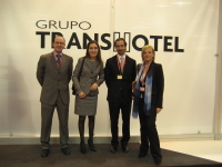 De izq. a dcha. Antonio Rodríguez, Prof. del Grado de Turismo de la UDIMA; Elsa Gutiérrez, Jefe de Desarrollo de RR.HH. del Grupo Transhotel; Arturo de las Heras, Gerente de la UDIMA; Paquita Gracía, Directora de Organización y Desarrollo del Grupo Transhotel.