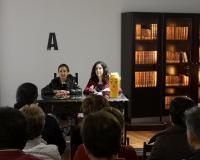 Laura Lara y María Lara en el Encuentro literario celebrado en Brihuega, impartiendo la conferencia