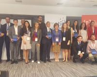 Foto de familia de los finalistas y premiados, con Silvia Nazareth Prieto Preboste como representante y coautora del proyecto de la UDIMA (Redacción y fotografías: Luis Miguel Belda)